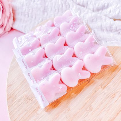Feminine wax melts Belfast – Bestie Bunny, powdery floral wax melts UK – Bestie Bunny, fruity and oud wax melts by Scent Bunny, handmade feminine wax melts, vibrant home fragrance wax melts – Bestie Bunny.