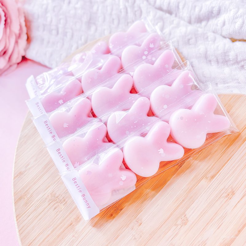 Feminine wax melts Belfast – Bestie Bunny, powdery floral wax melts UK – Bestie Bunny, fruity and oud wax melts by Scent Bunny, handmade feminine wax melts, vibrant home fragrance wax melts – Bestie Bunny.