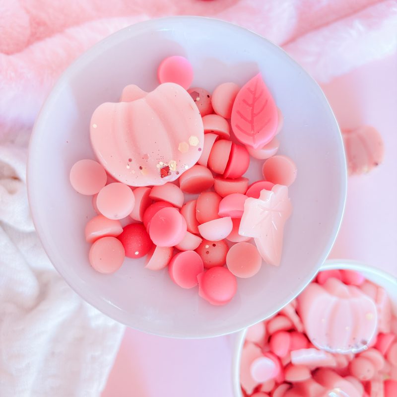 Cashmere Bunny cozy wax melts – powdery floral scent, cashmere and vanilla wax melts UK, musk and amber home fragrance wax melts, cashmere inspired wax melts Scent Bunny, creamy powdery wax melts Cashmere Bunny.