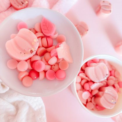 Cashmere Bunny cozy wax melts – powdery floral scent, cashmere and vanilla wax melts UK, musk and amber home fragrance wax melts, cashmere inspired wax melts Scent Bunny, creamy powdery wax melts Cashmere Bunny.