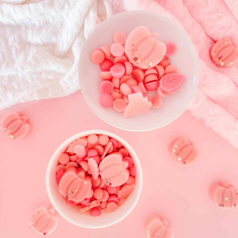 Cashmere Bunny cozy wax melts – powdery floral scent, cashmere and vanilla wax melts UK, musk and amber home fragrance wax melts, cashmere inspired wax melts Scent Bunny, creamy powdery wax melts Cashmere Bunny.