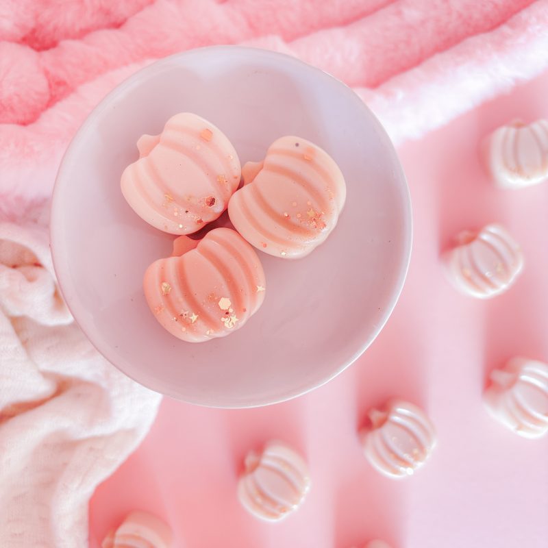 Bunny Equinox autumn wax melts – crisp fruit and almond scent, juniper and amber wax melts UK, autumnal home fragrance Bunny Equinox, golden amber wax melts Scent Bunny, cozy seasonal wax melts.